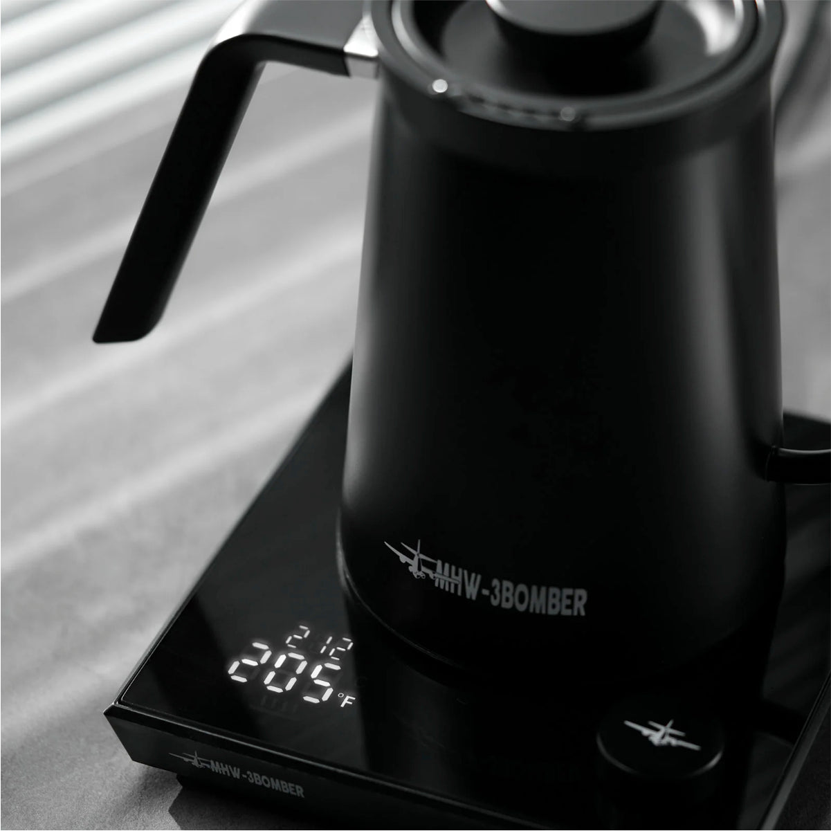 MHW-3BOMBER Assassin Gooseneck Electric Kettle (Black)