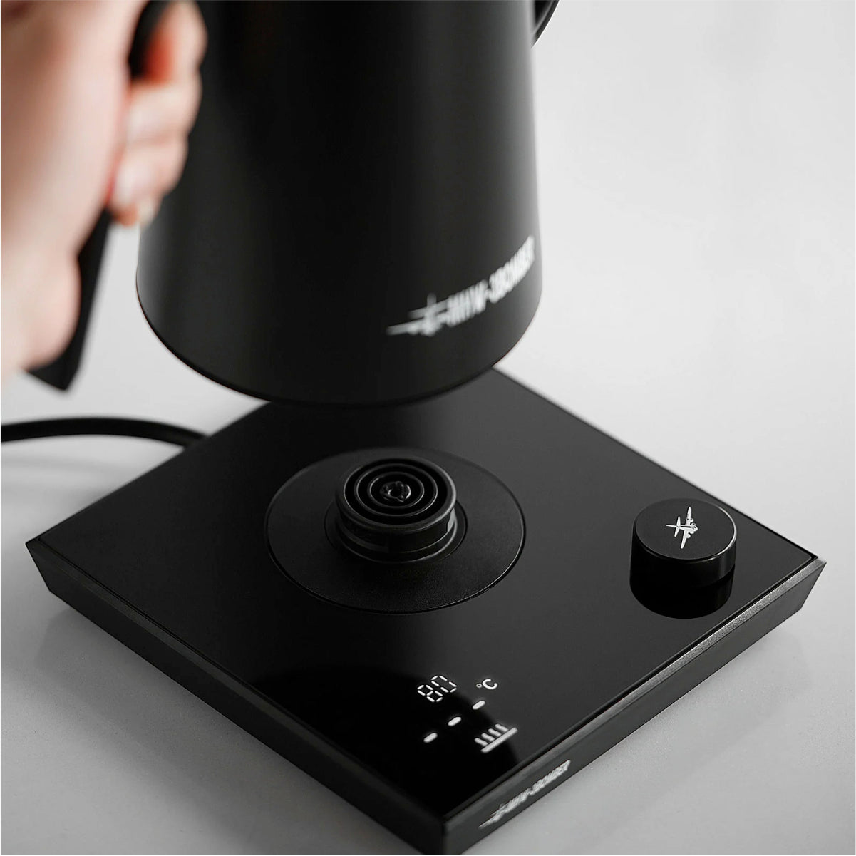 MHW-3BOMBER Assassin Gooseneck Electric Kettle (Black)