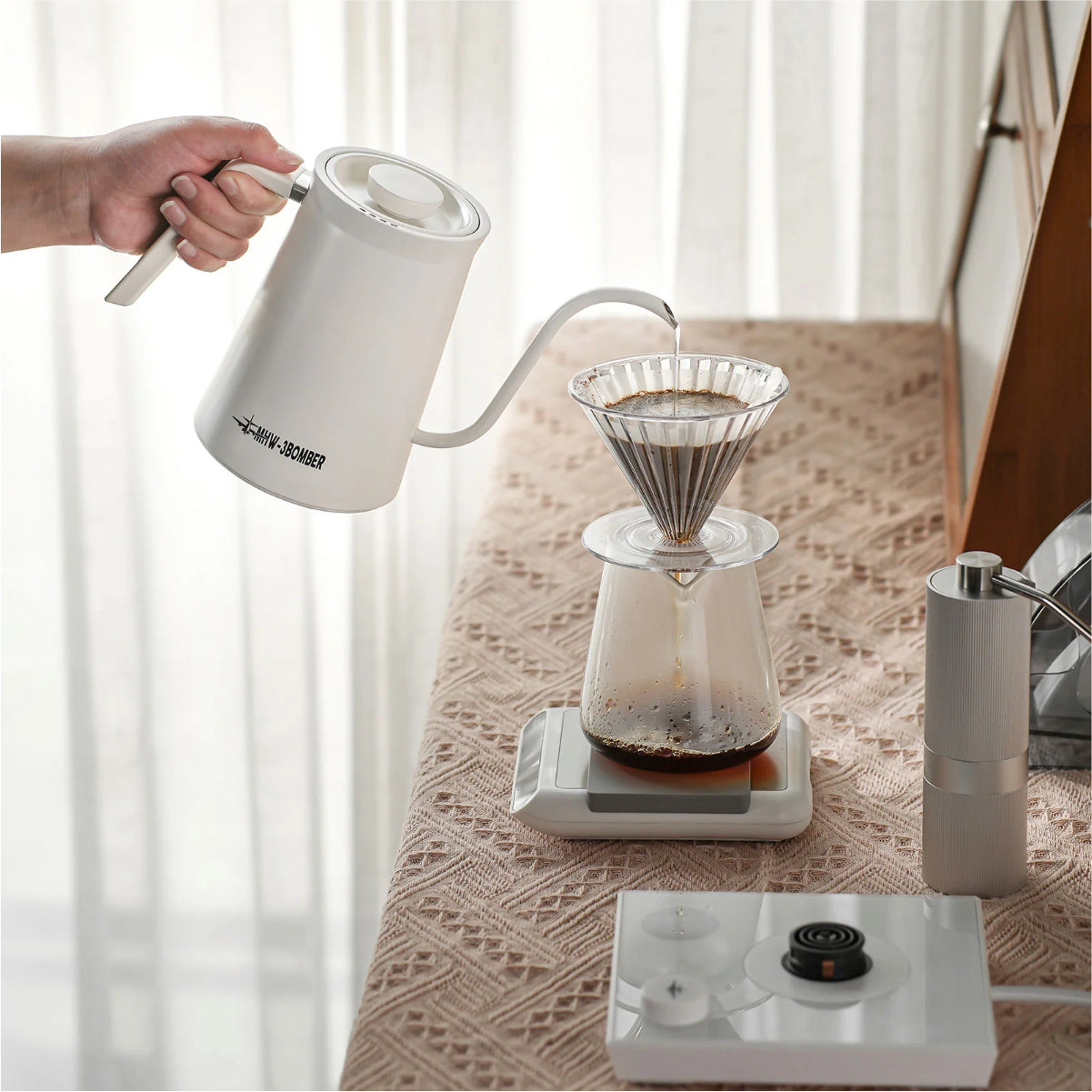 MHW-3BOMBER Assassin Gooseneck Electric Kettle (White)