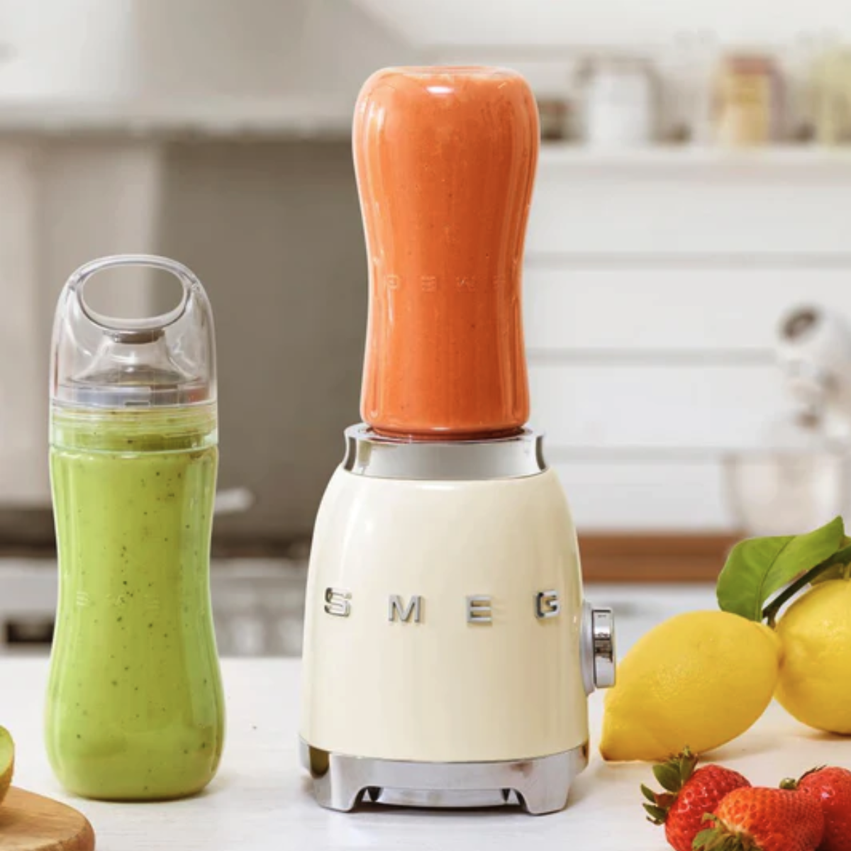 Smeg Retro-Style Personal Blender PBF01CRUS (Cream)