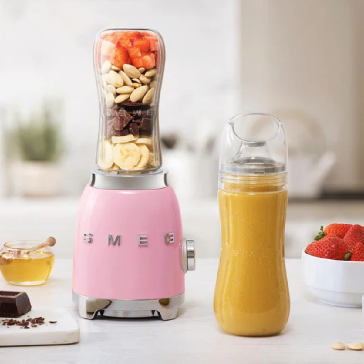 Smeg Retro-Style Personal Blender PBF01PKUS (Pink)
