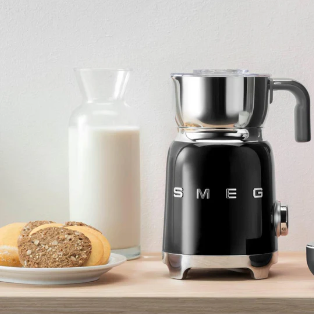 Smeg Electric Milk Frother MFF11BLUS (Black)