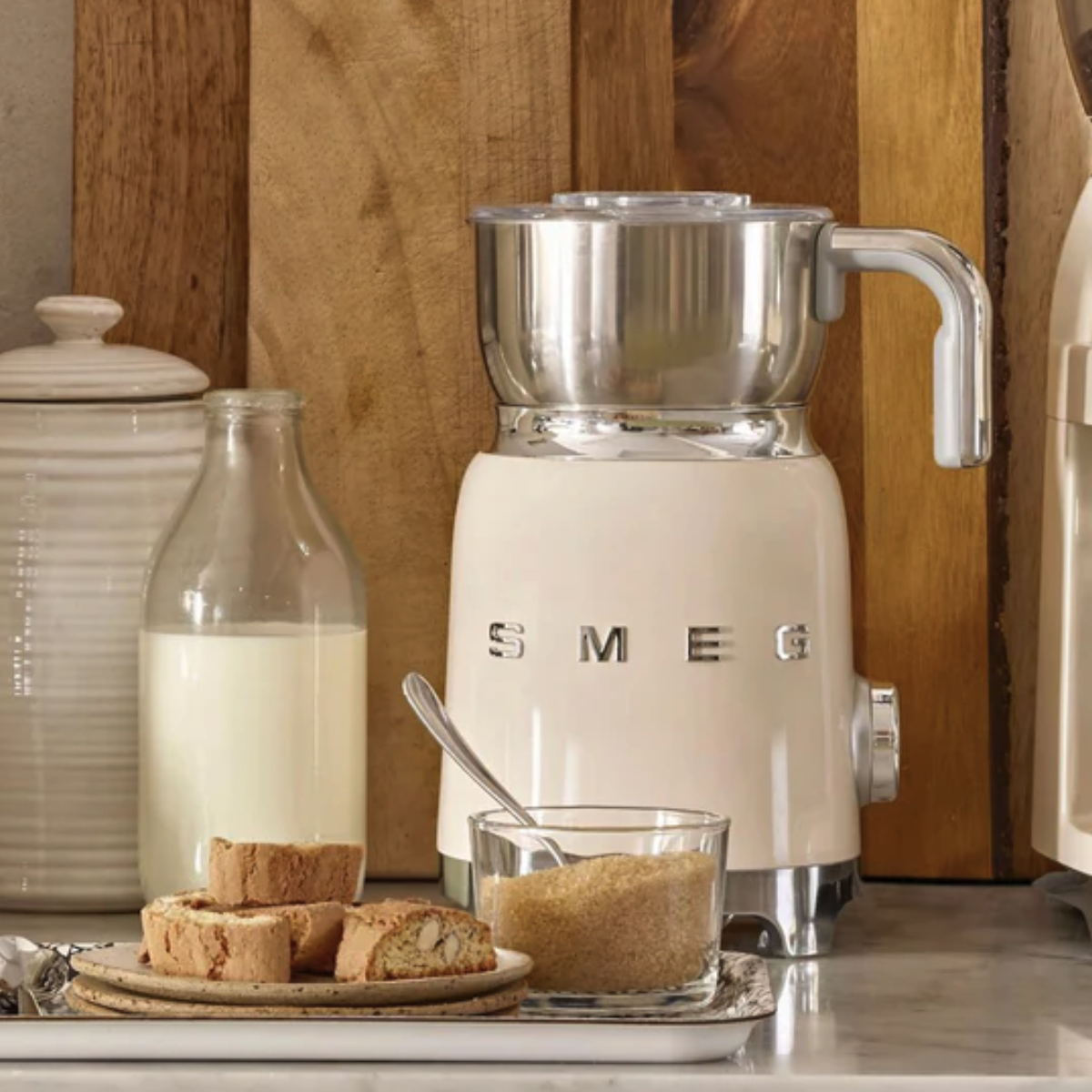 Smeg Electric Milk Frother MFF11CRUS (Cream)