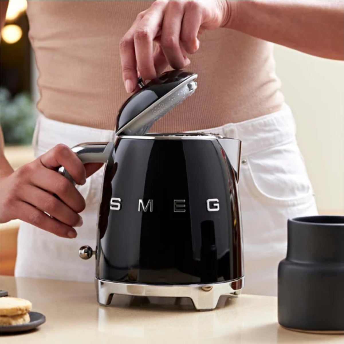 Smeg 0.8L Mini Electric Kettle KLF05BLUS (Black)