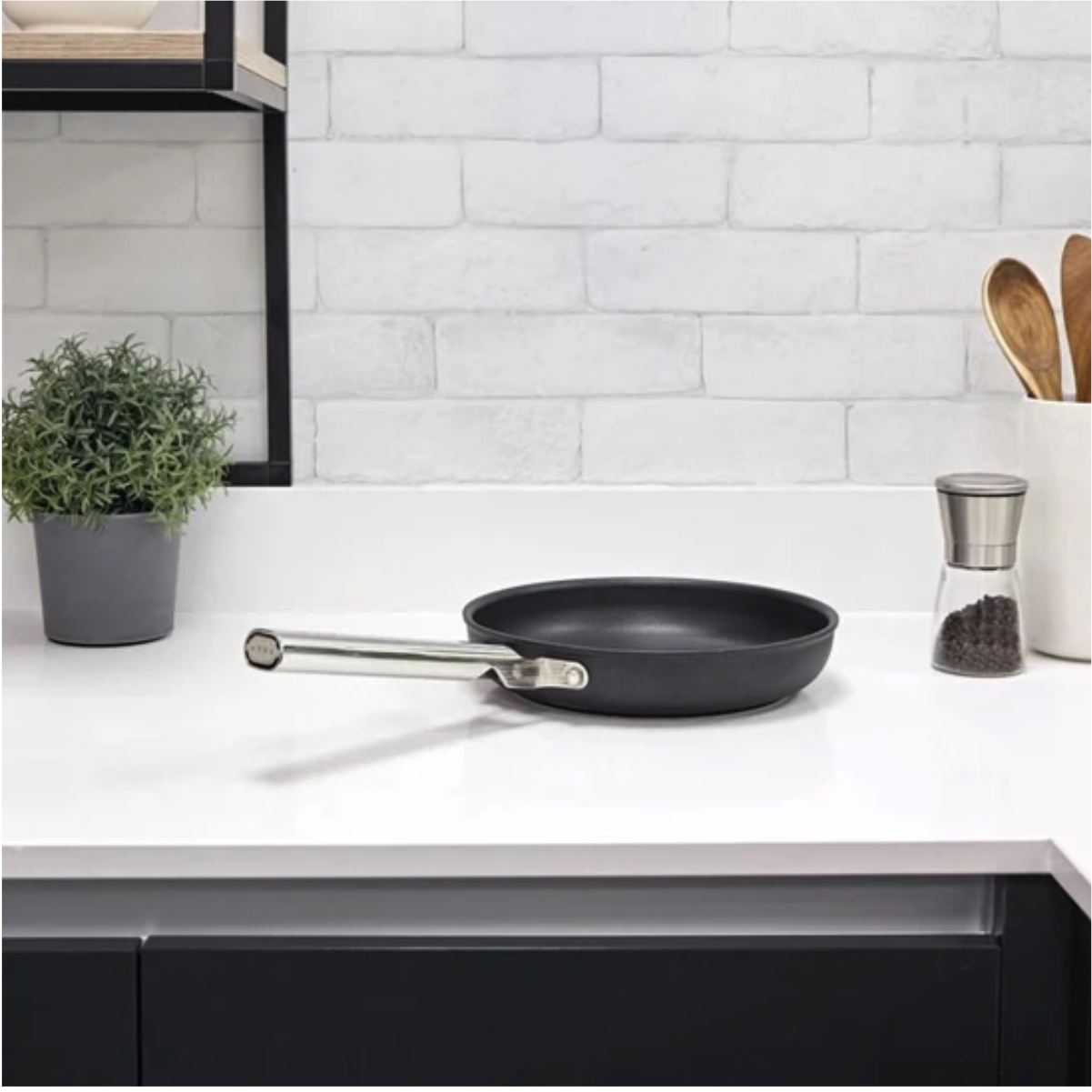 Smeg 24cm Non-Stick Frying Pan CKFF2401BLM (Black)