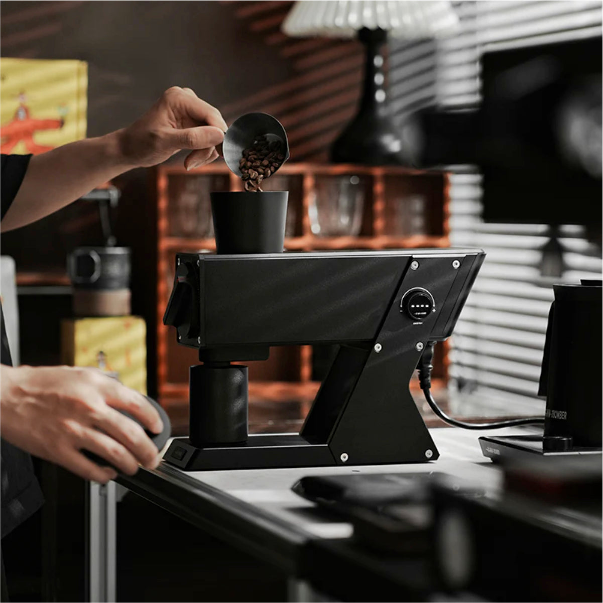 MHW-3BOMBER F74 Navigator Electric Coffee Grinder (Black)