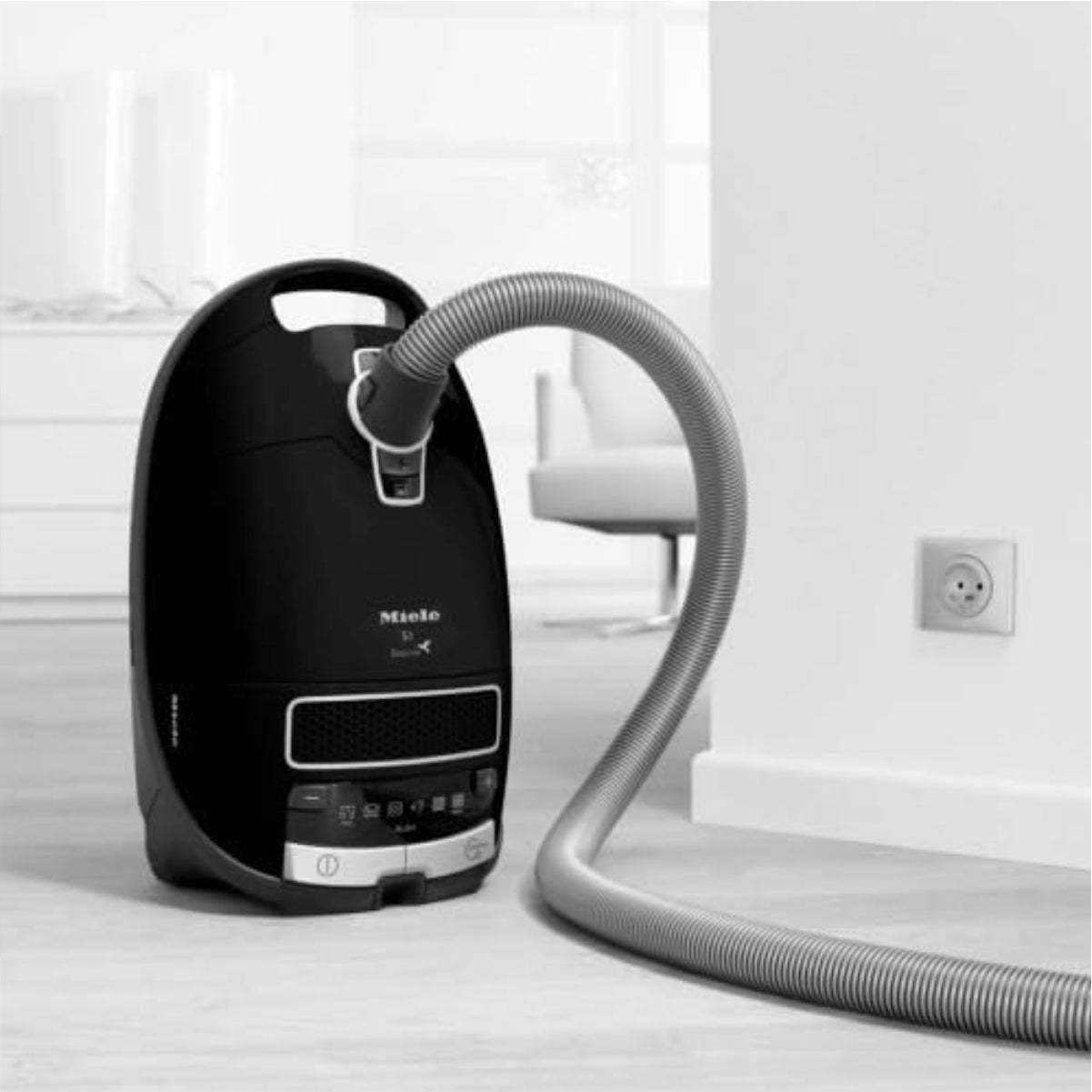 Miele Compact C3 Carpet & Pet Canister Vacuum Cleaner with Dustbag 41GDE042CDN (Obsidian Black)