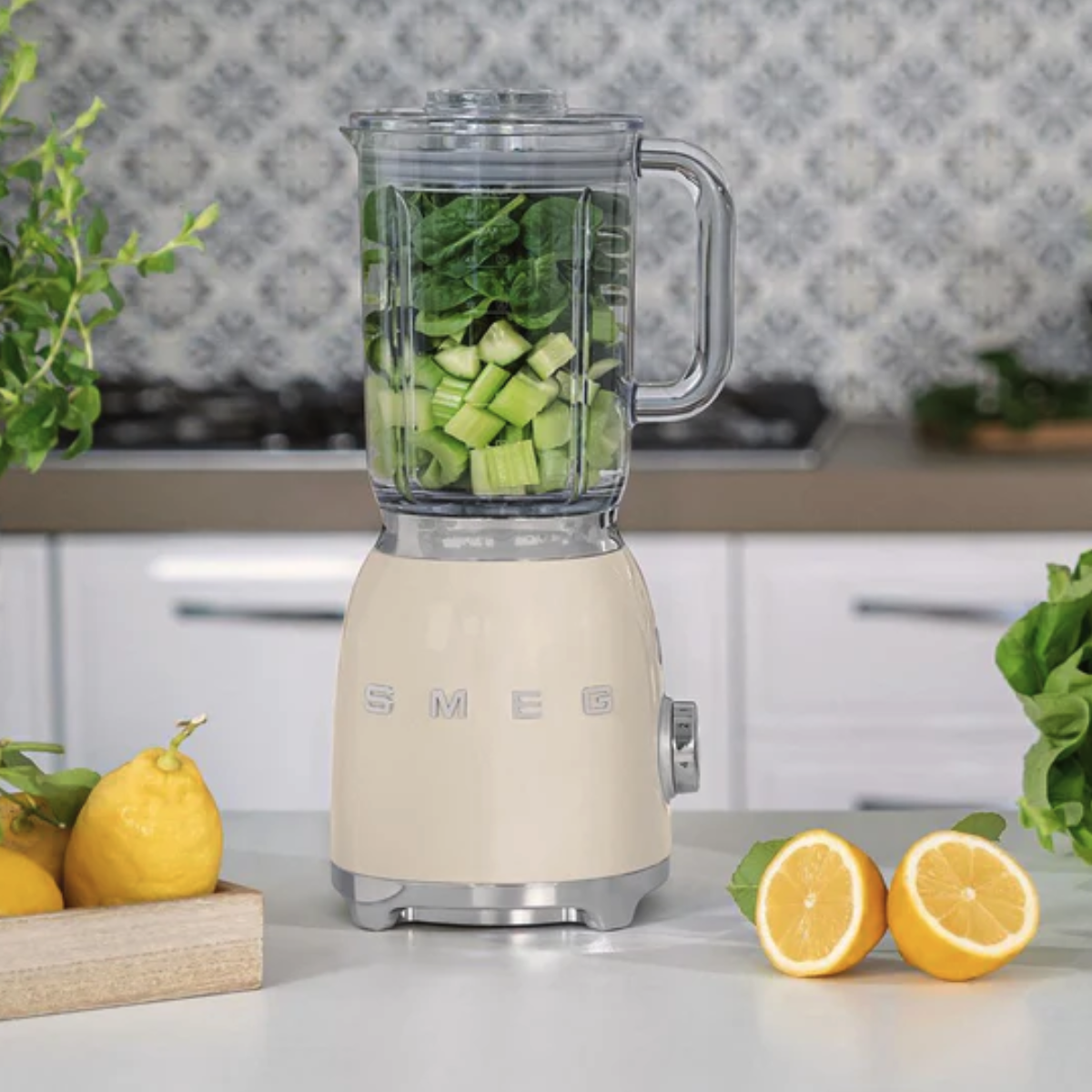 Smeg Retro-Style Glass Blender BLF03CRUS (Cream)