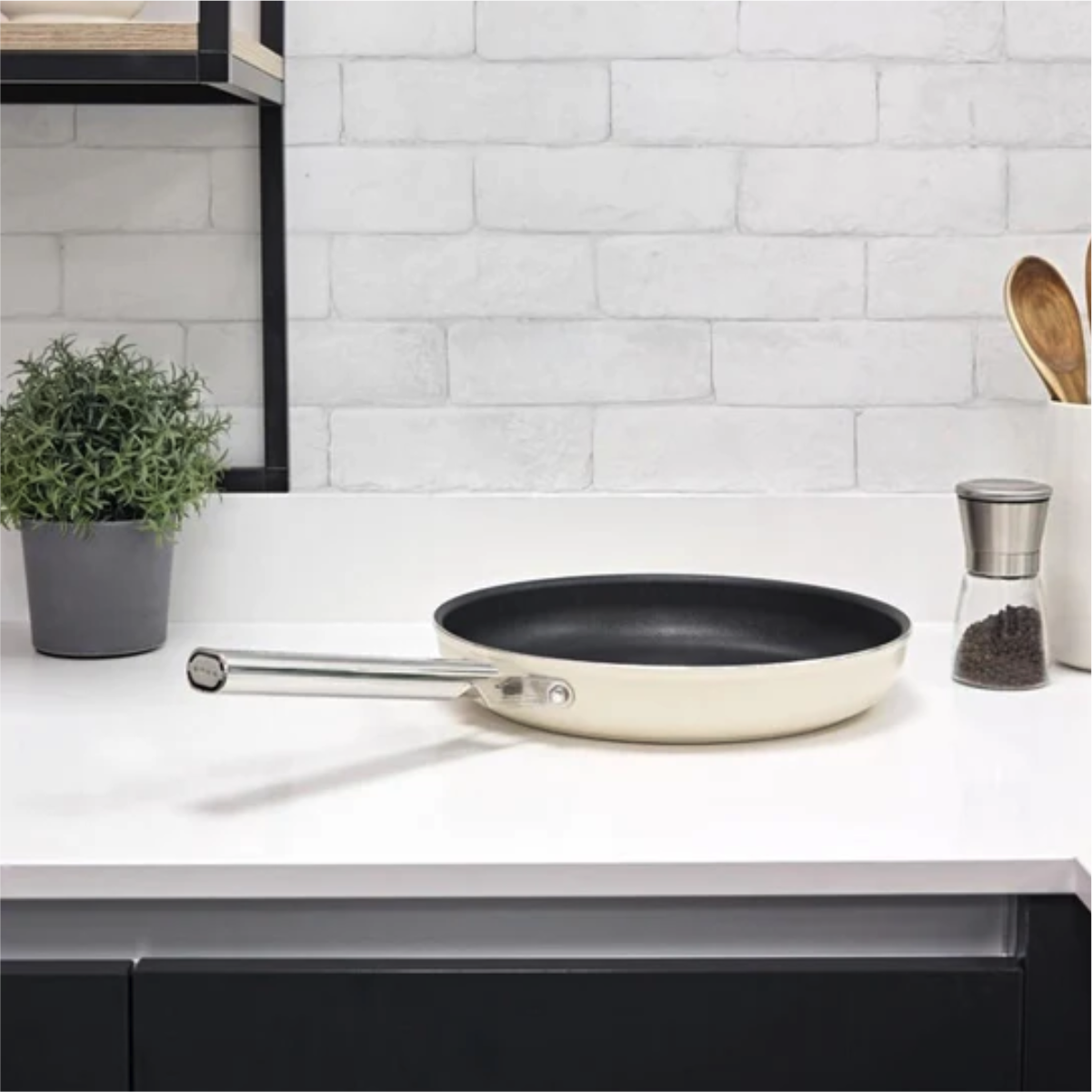 Smeg 30cm Non-Stick Frying Pan CKFF3001CRM (Cream)