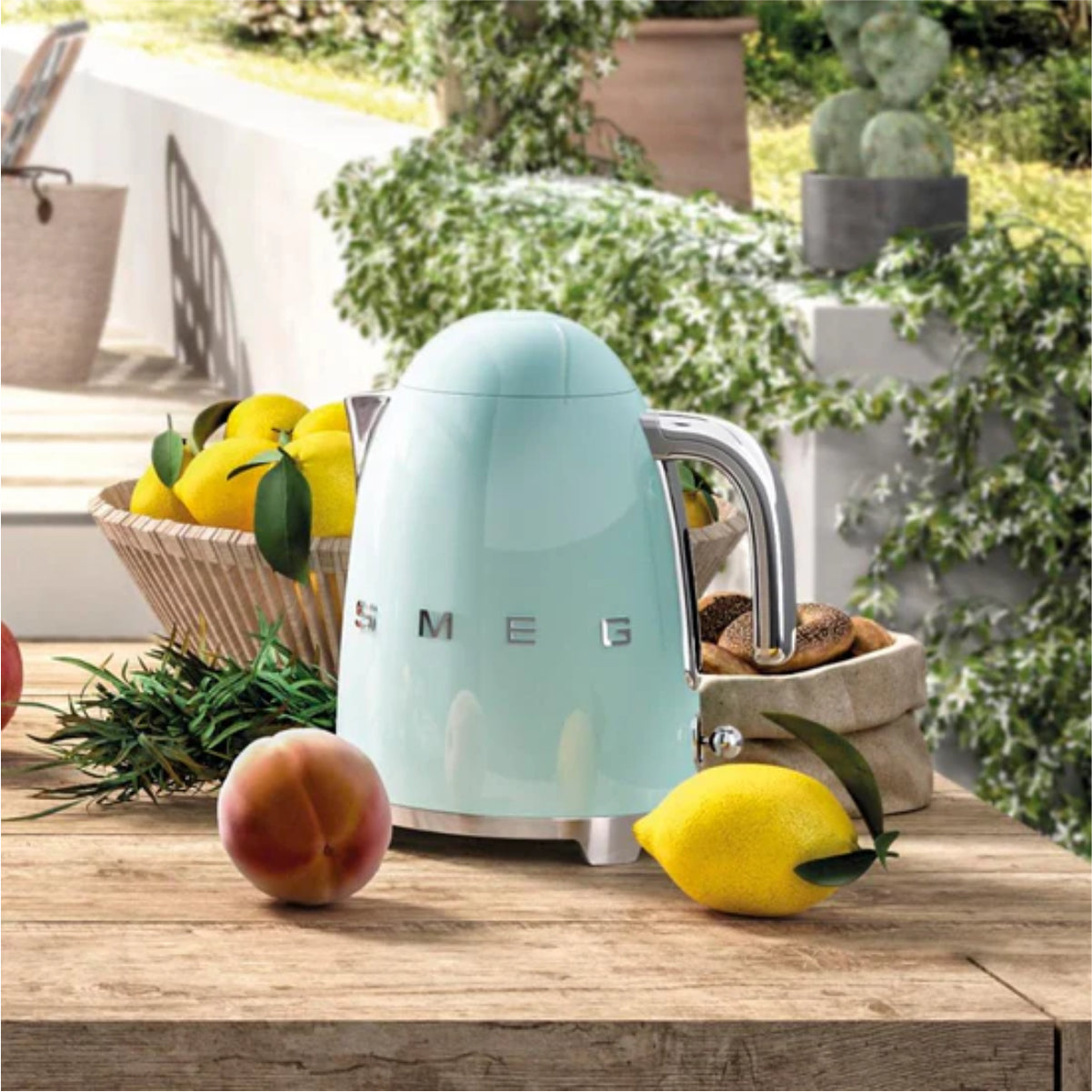 Smeg Retro-Style 1.7L Electric Kettle KLF03PGUS (Pastel Green)
