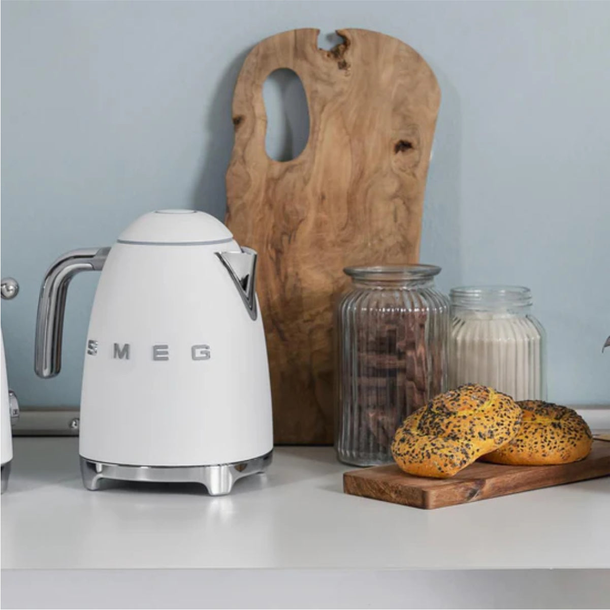 Smeg Retro-Style 1.7L Electric Kettle KLF03WHUS (White)