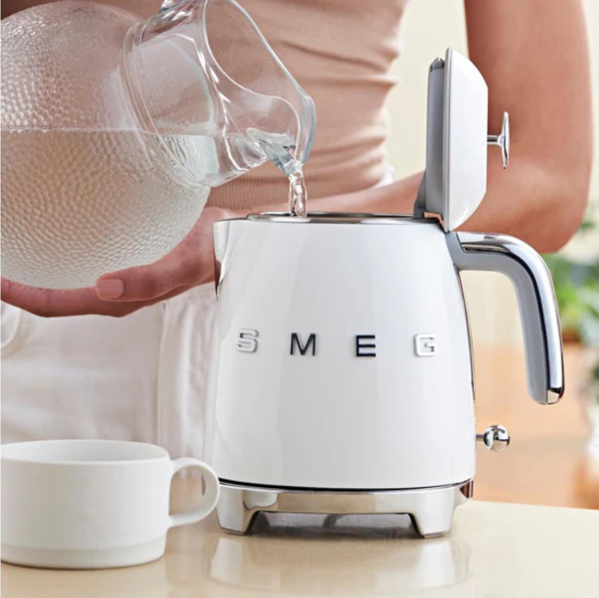 Smeg 0.8L Mini Electric Kettle KLF05WHUS (White)