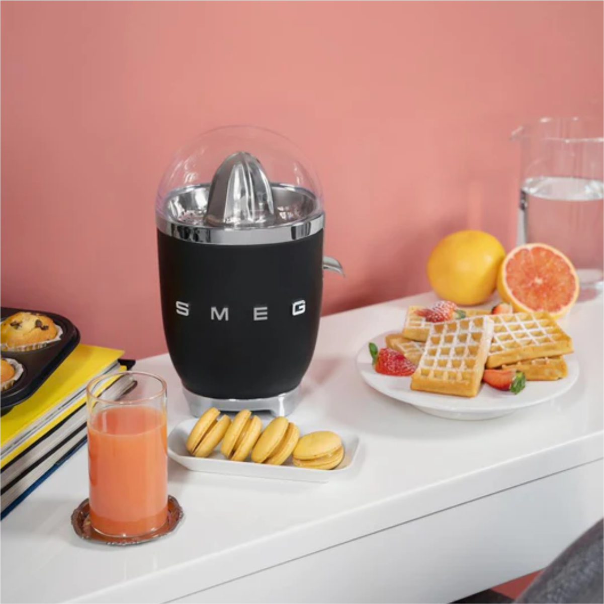 Smeg Retro-Style Citrus Juicer CJF11BLUS (Black)
