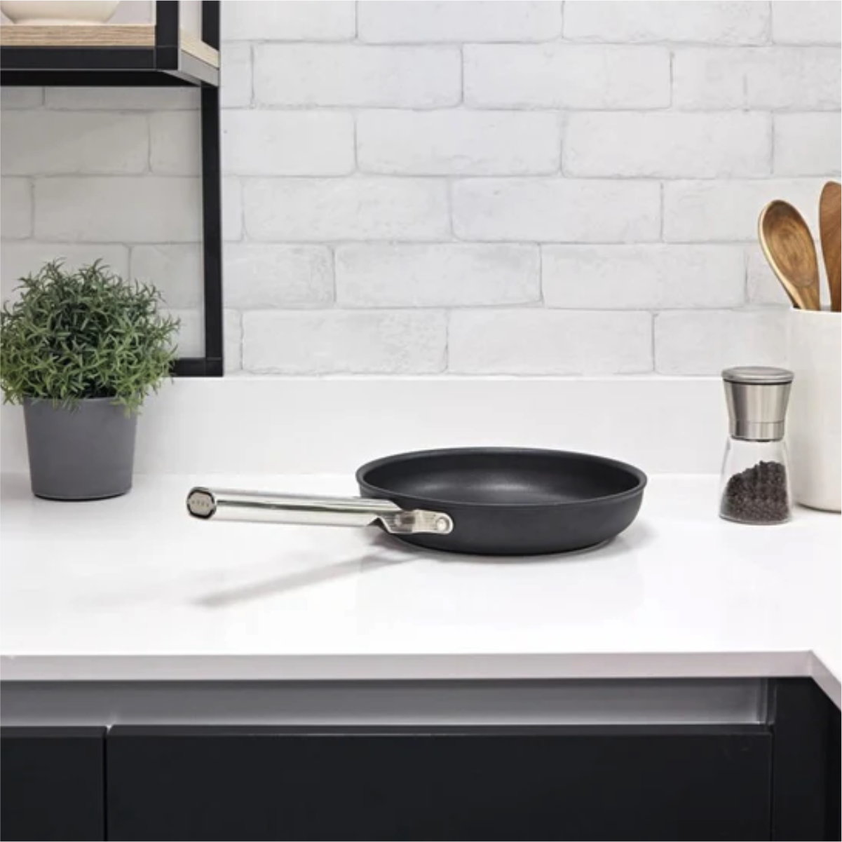 Smeg 28cm Non-Stick Frying Pan CKFF2801BLM (Black)