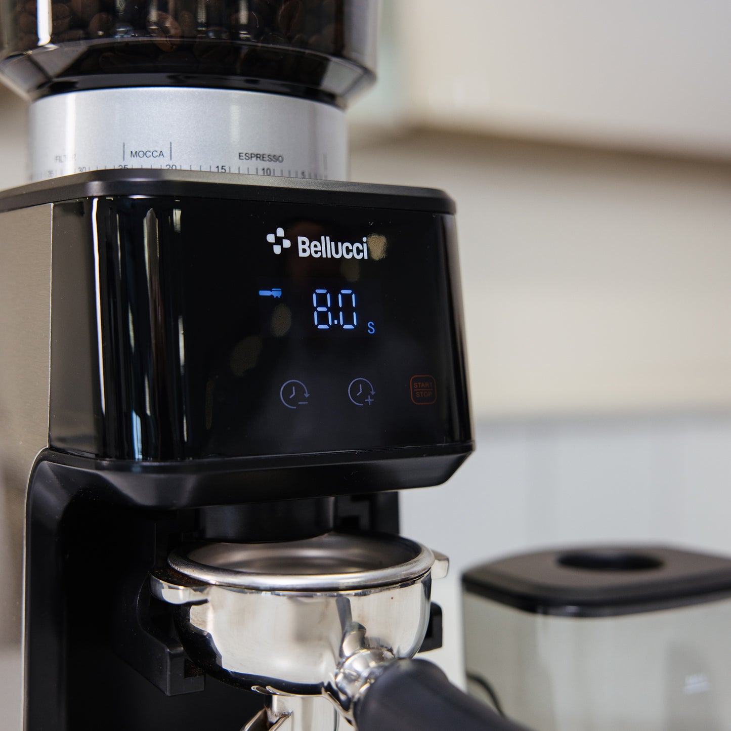 Bellucci Casa Coffee Grinder in black, close-up of the touch screen timer