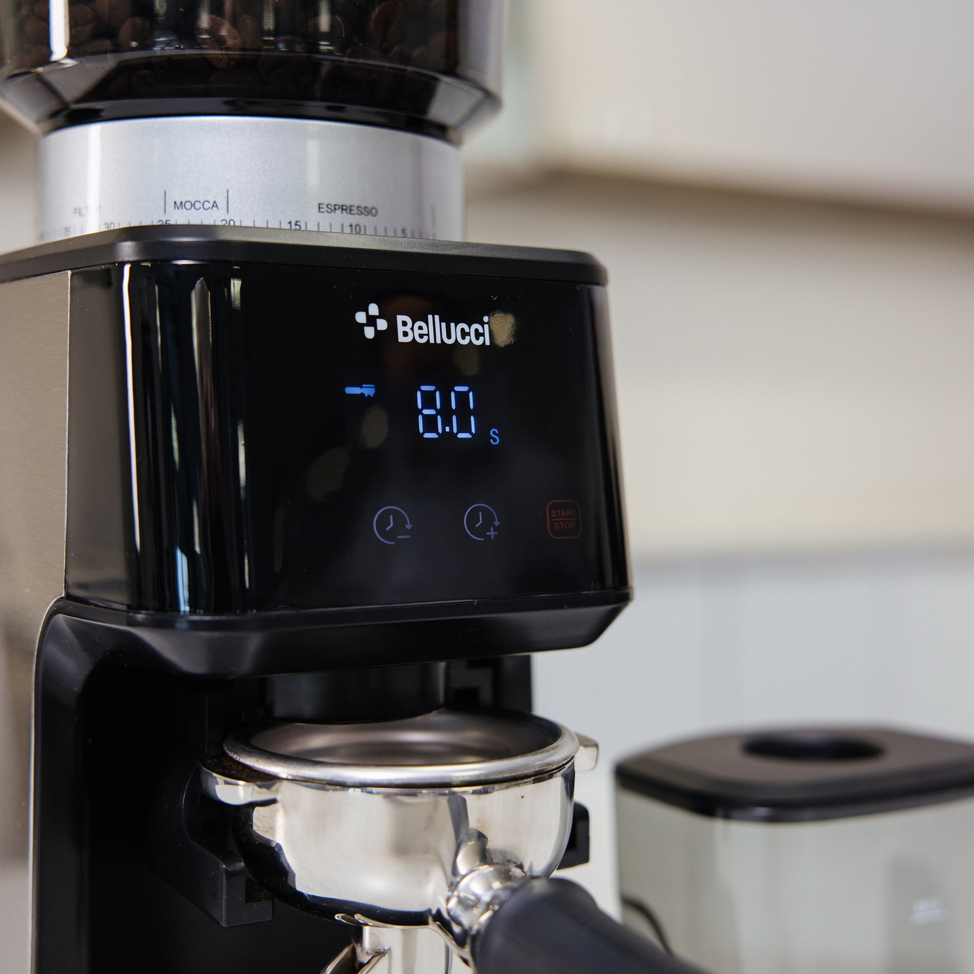 Bellucci Casa Coffee Grinder in black, close-up of the touch screen timer