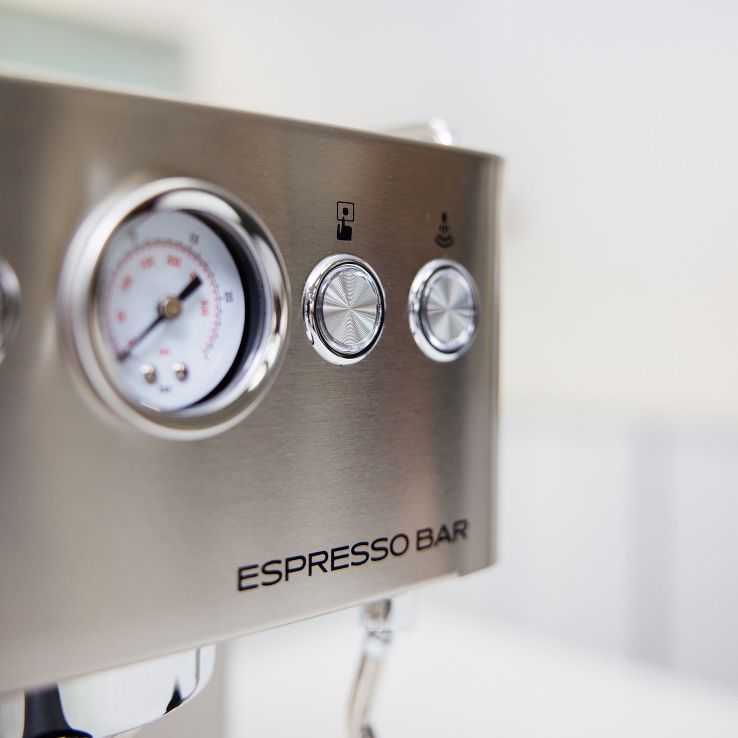 Bellucci Espresso Bar Semi-Automatic Espresso Machine in stainless steel, close-up of the pressure gauge