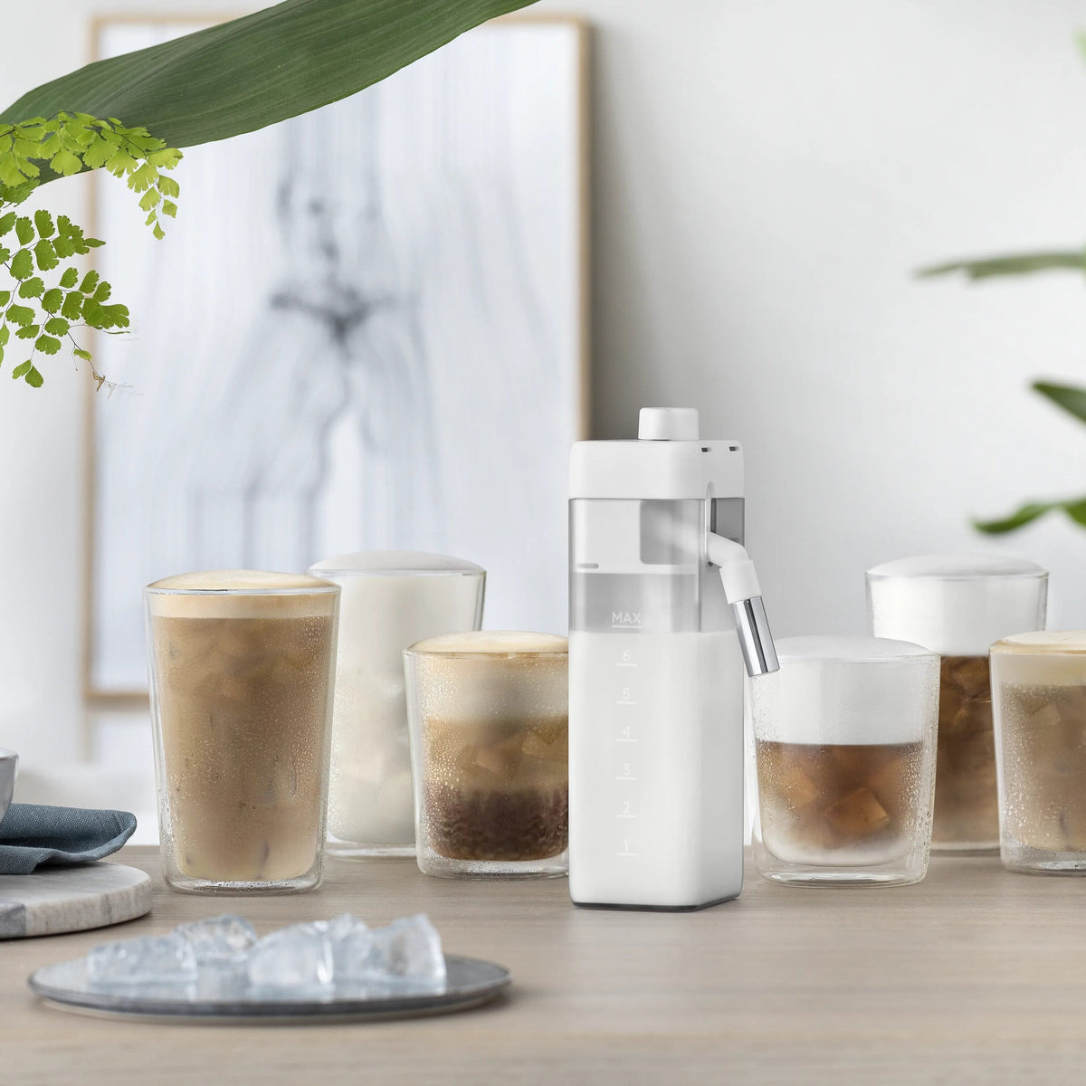 De'Longhi LatteCrema Cool Upgrade Set for Rivelia, iced coffees in the thermal glasses
